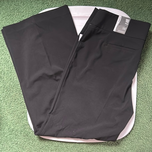 Style & Co. Pants - NWT Style & Co. deep black curvy fit mid rise wide leg ankle pant size 18